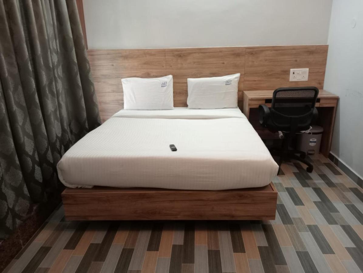 Season 4 Residences - 1Bhk Furnished Apartments Chennai Eksteriør billede