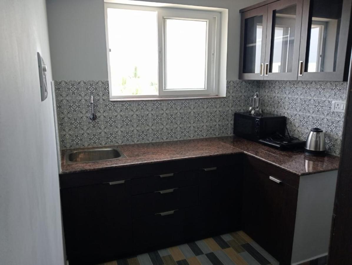 Season 4 Residences - 1Bhk Furnished Apartments Chennai Eksteriør billede