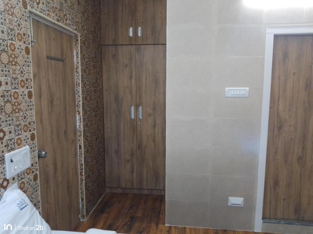 Season 4 Residences - 1Bhk Furnished Apartments Chennai Eksteriør billede